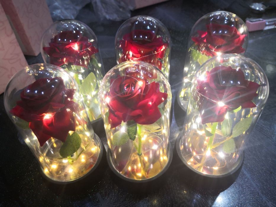 Светеща роза в стъкленица