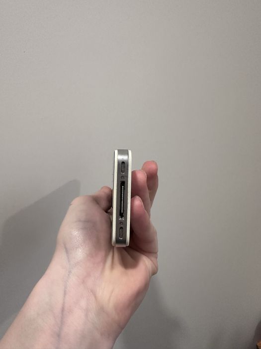 продам айфон 4 рабочий