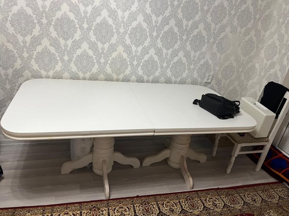 Продам стол гостинный