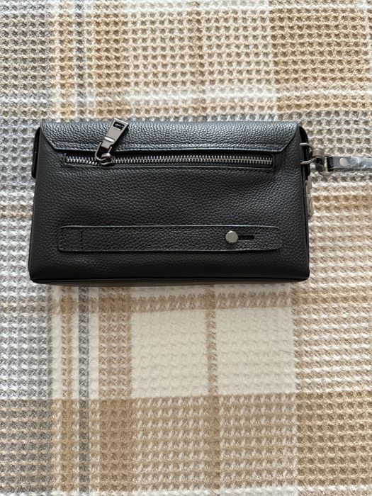 Подается барсетка из натуральной кожи