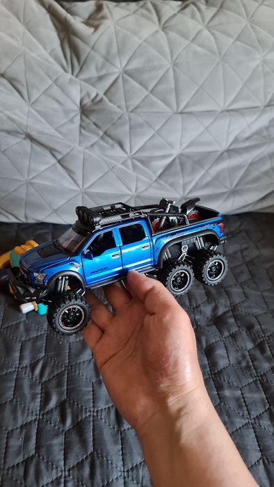 Умален колекционерски модел на Ford F150 Raptor 1:24 изцяло метална