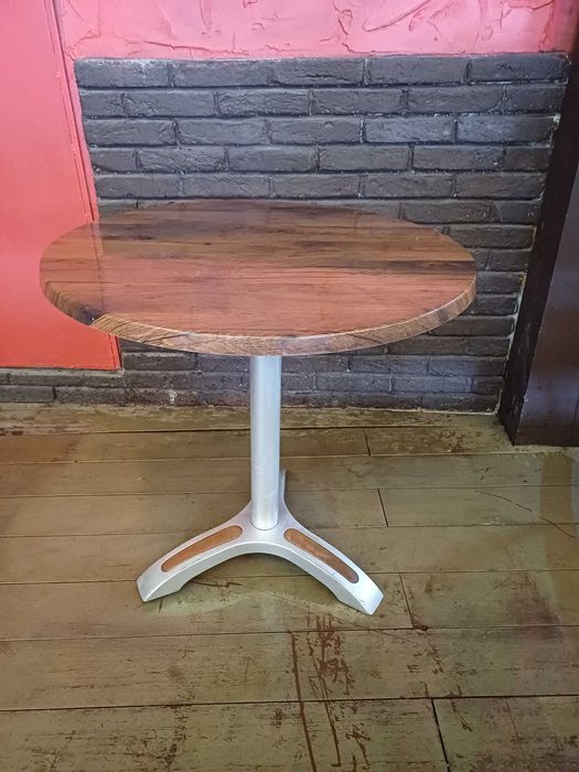 Трапезна кръгла маса