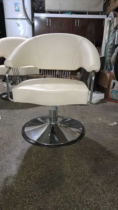 Фризьорски стол с маслен педал .АКЦИЯ!