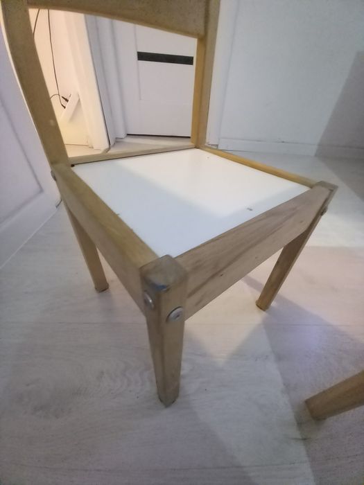 Set masa cu doua scaune pentru copil