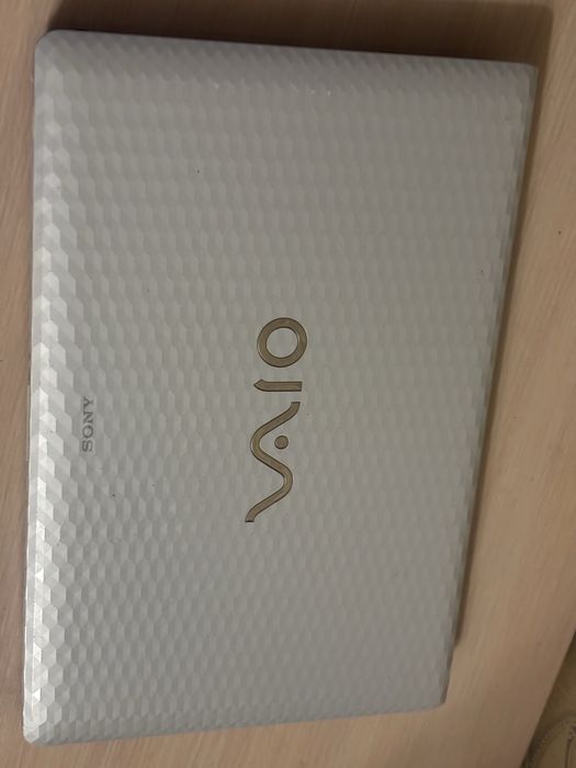 Продам ноутбук SONY с чехлом