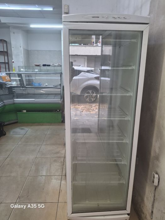 Продавам хл витрина