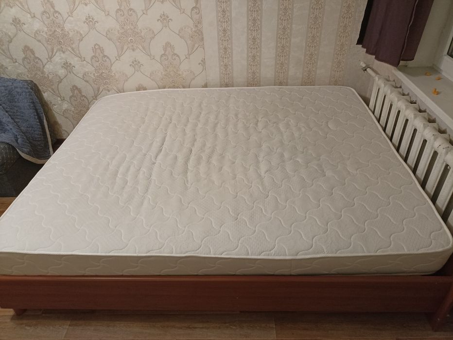 Продам кровать с матрасом