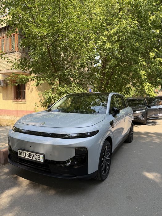 B10 leapmotor в идеальном состоянии пробег 10 000 км цвет нордо грей!