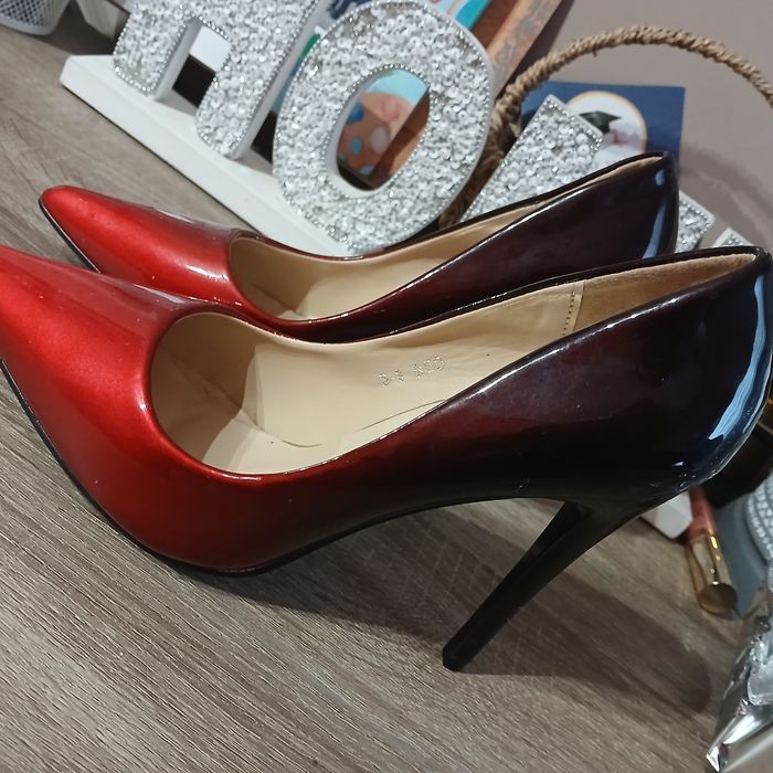 Стилни обувки на ток 10 см.