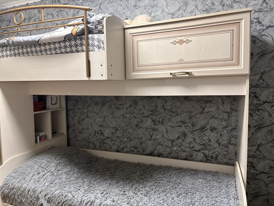 Продам двухъярусную кровать
