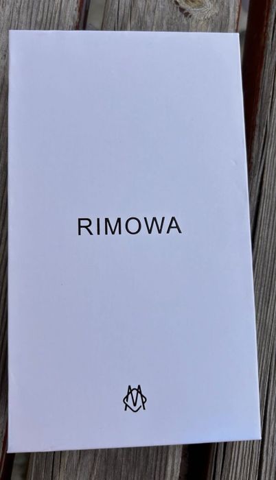 Продавам кейс Rimowa за IPhone 17 Pro