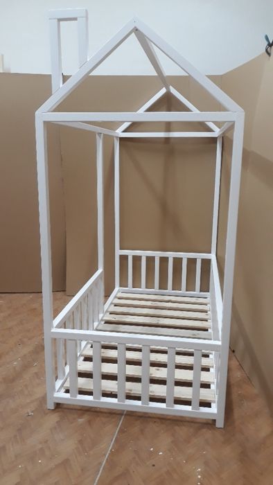 TRANSPORT GRATUIT.Pat casuta,cod 304