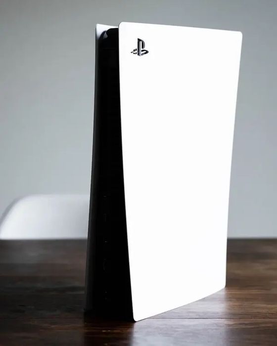 PlayStation 5 2 ta jostik uyinlari bilan