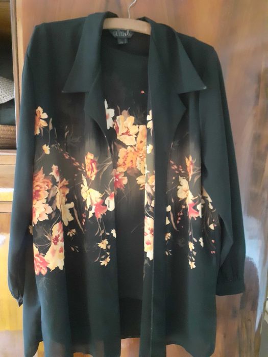 vand imbracaminte stare buna