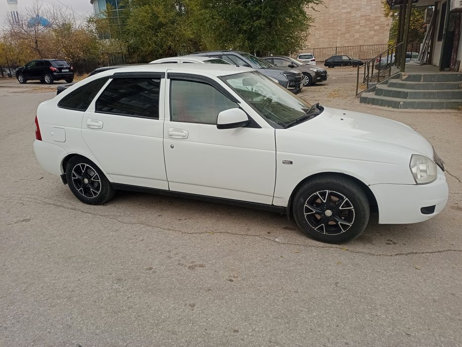 Приора хэтчбек 2012 года