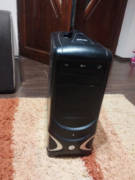 Vând unitate pc cu  8 GB RAM