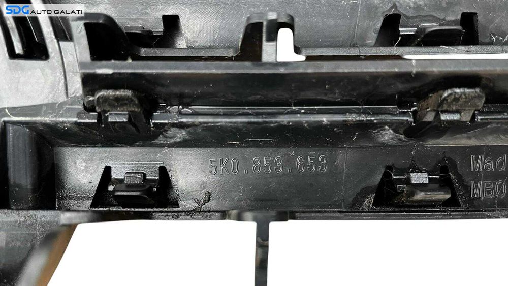 Grila Centrala cu Emblema Sigla de pe Bara Spoiler Fata Volkswagen Golf 6 2008 - 2013 Cod 5K0853653 5K0853651 [L5330]