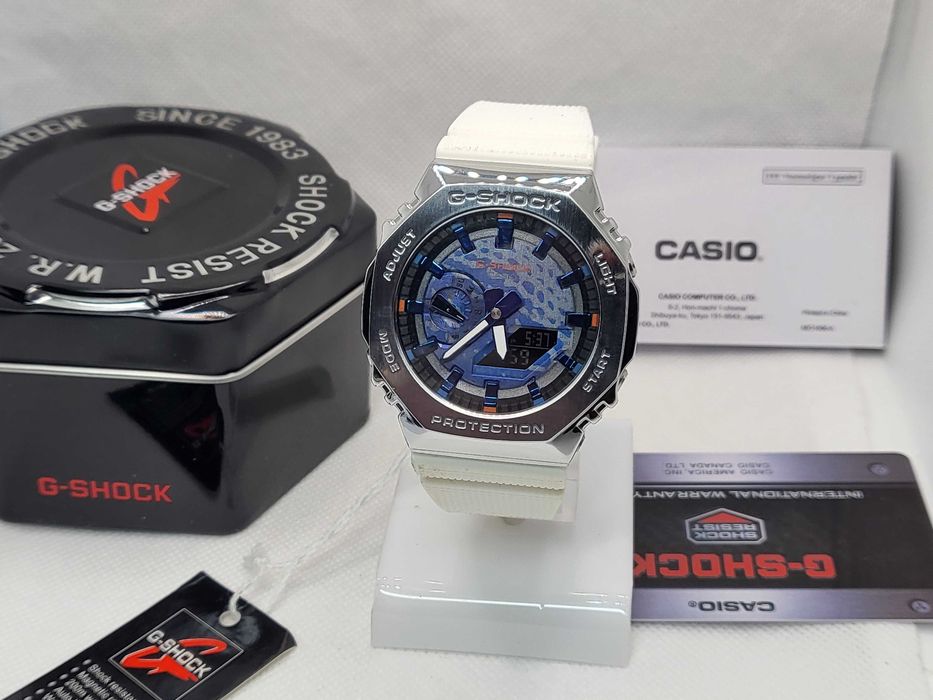 Ceas Casio G shock GM 2100g -1a9er, white-blue edition .Nou, Garantie 2 ani