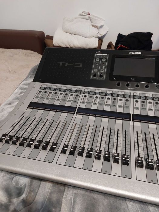 De vânzare mixer digital Yamaha TF3 în stare bună.
