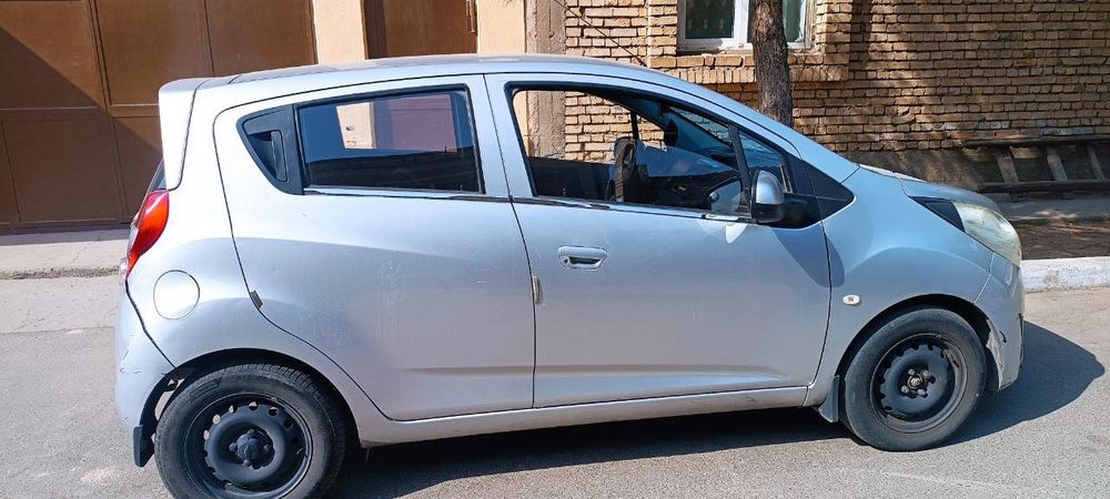 Spark moshinasi sotiladi