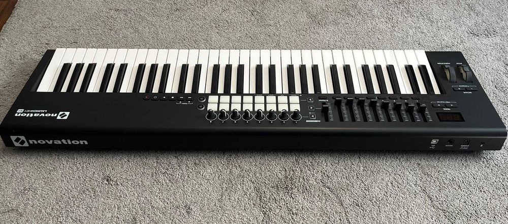 Novation Launchkey 61 MIDI Keyboard Controller – 61 clape, stare foarte bună  sau