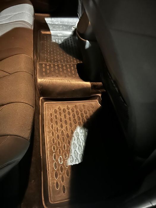 Продам резиновые коврики