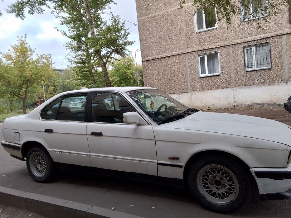 Продам машину BMW 520