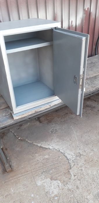 Сейф металический