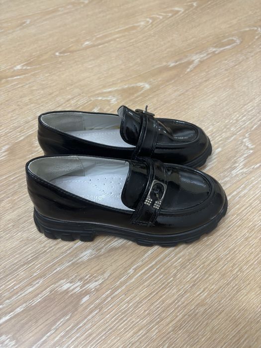 Продам лоферы для девочек