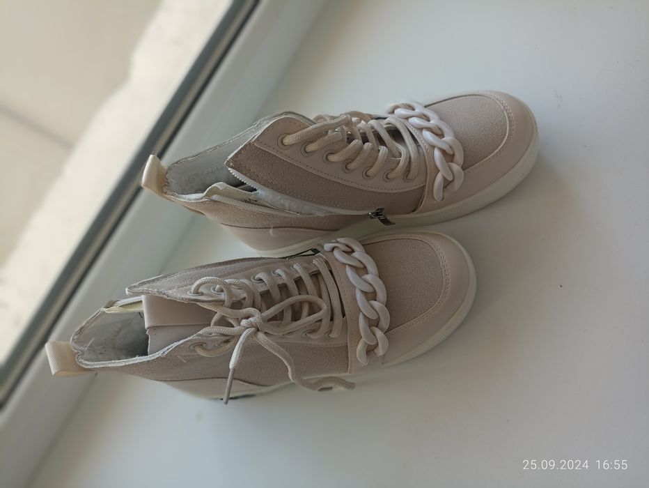 Продам кроссовки