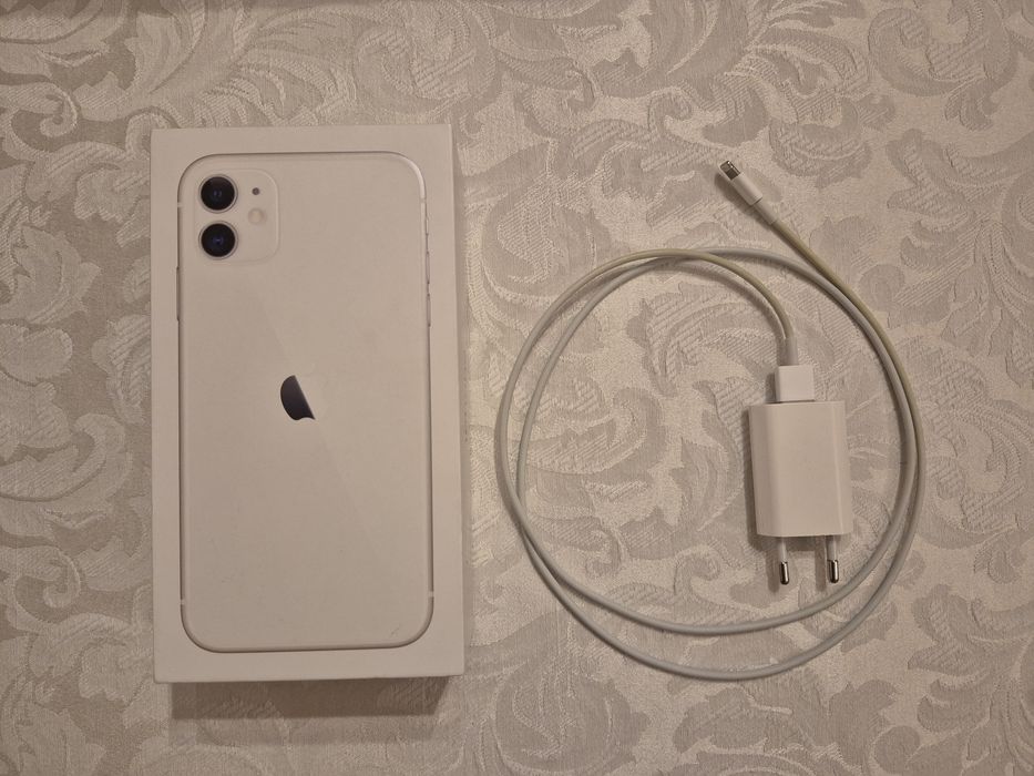 iPhone 11 64 GB Бял + JBL Vibe Buds