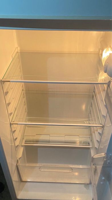 холодилник  продам срочна робает