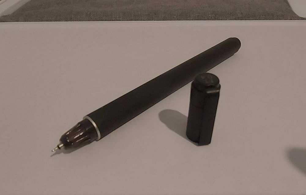 Wacom Finetip Pen 0.4 (KP13200D) + Restul accesoriilor pentu Paper.