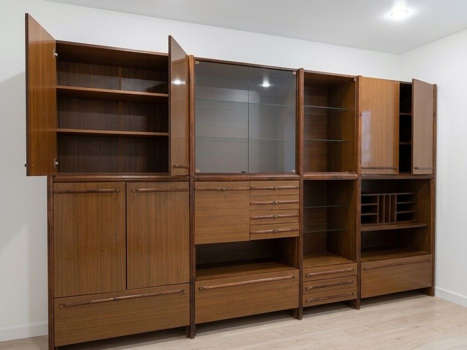 Продаётся стенка 4-секционная