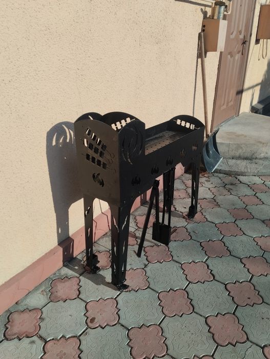 Продам стационарный мангал на колёсиках