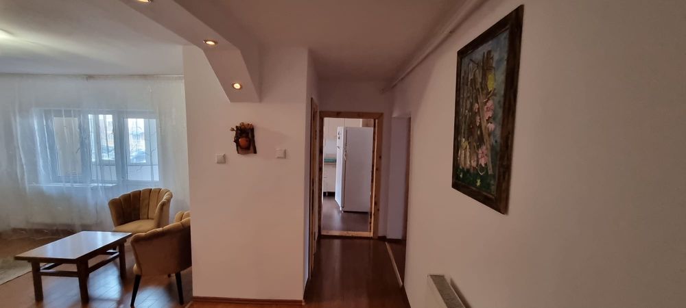 Închiriez apartament trei camere