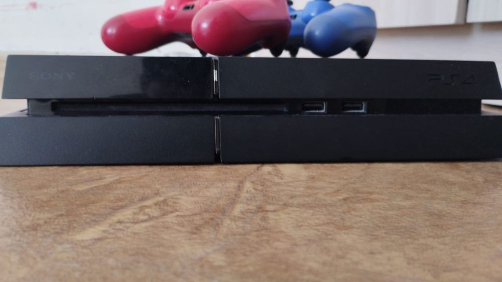 Продам PS4 FAT 500 gb