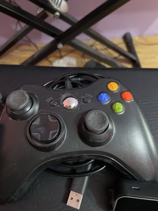Продавам Xbox 360 контролер за PC с USB кабел.