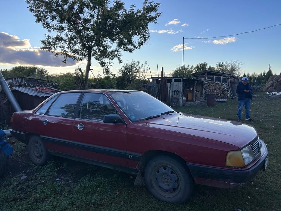 На продаже ауди 100