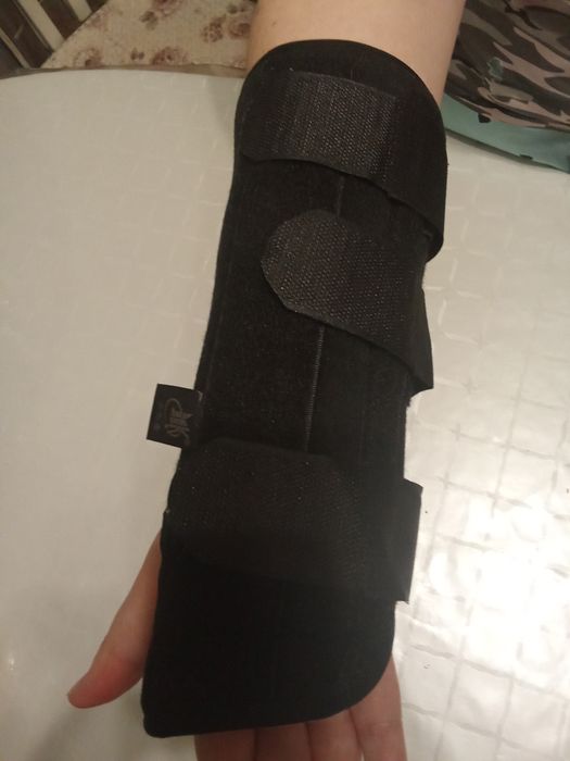 Продам лангетку , фиксатор,ортез