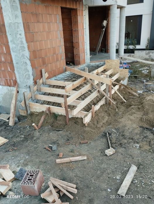 Заливаем Фундамент Лестницы стяжку