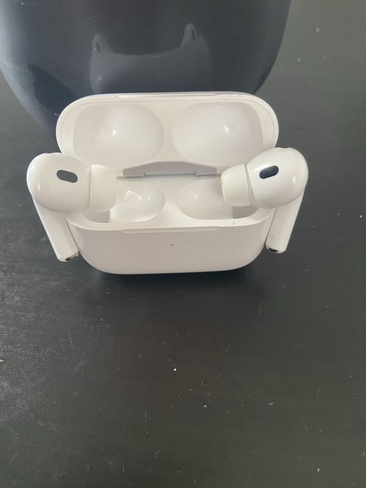 vând căști airpods pro