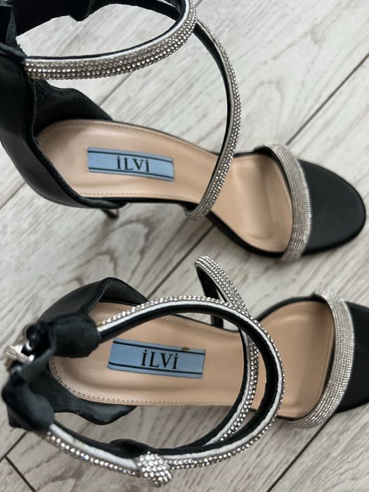 Босоножки почти новые