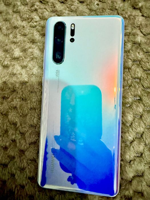 Huawei P30 Pro – отлично състояние + 3 нови кейса