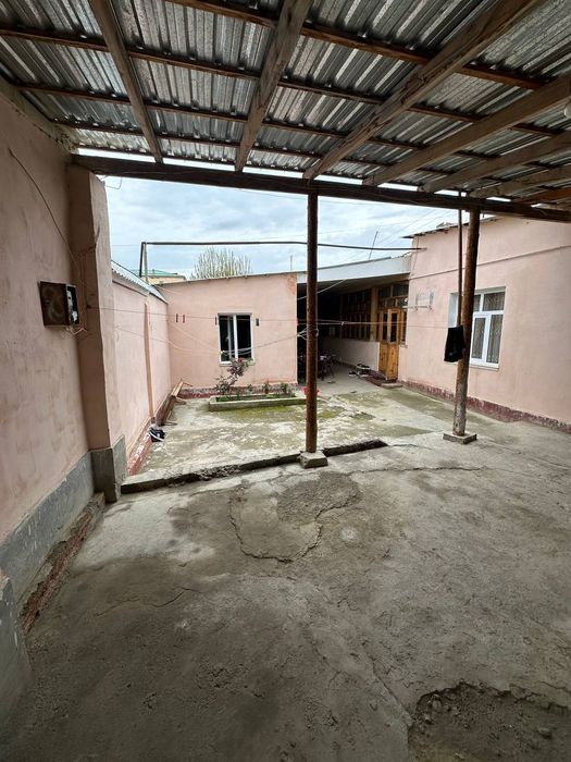 Uy sotiladi narx45 000$ kelishamiz hammasi sharoitida yashashga tayyor