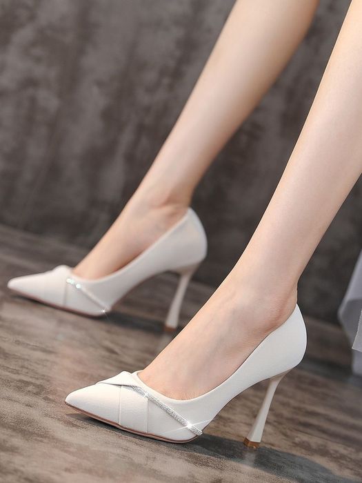 Kundalik va vicherni tufli

Razmerlari bor 

Shoshilaaa