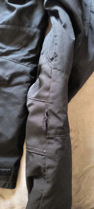 Vând costum moto