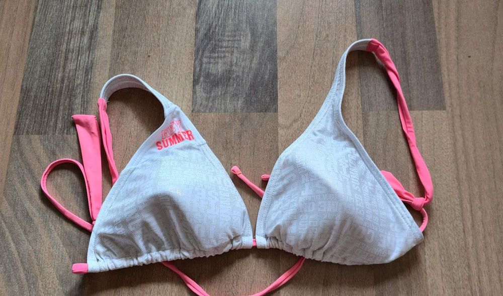 Ефектен бански костюм