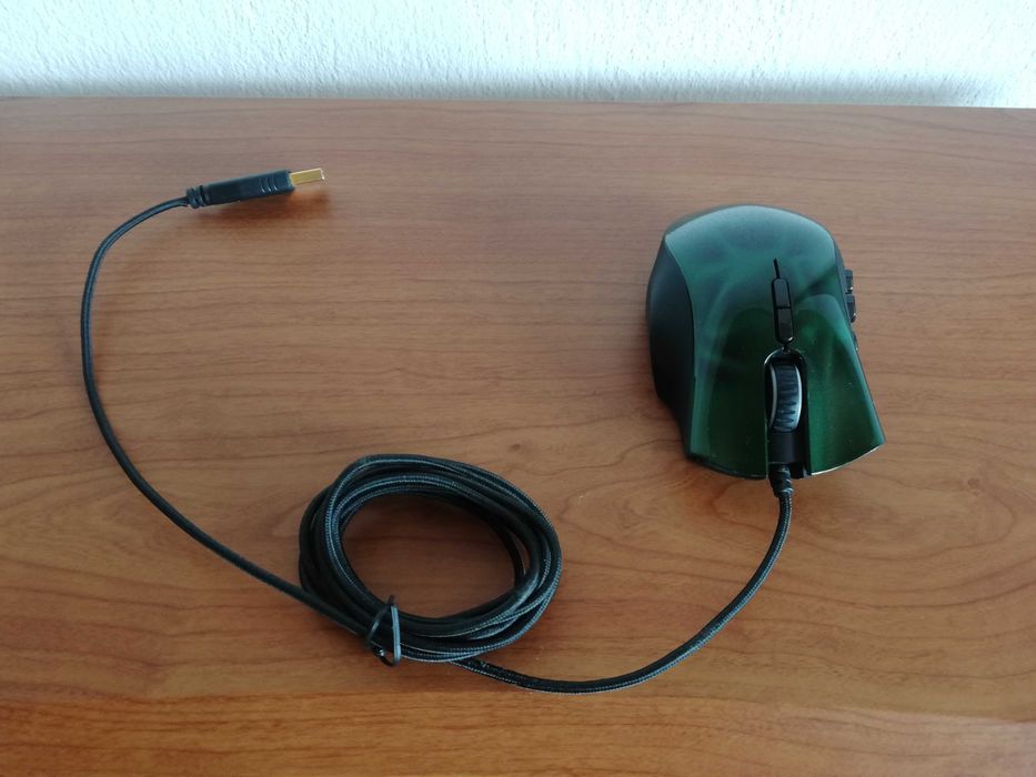 Razer Naga moba/action-rpg gaming mouse