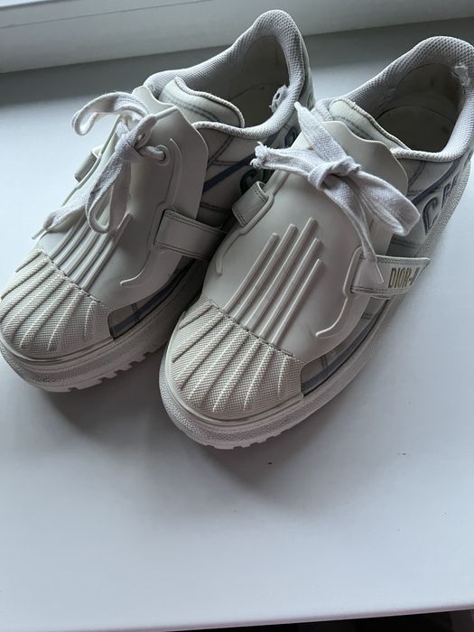 Кроссовки женские